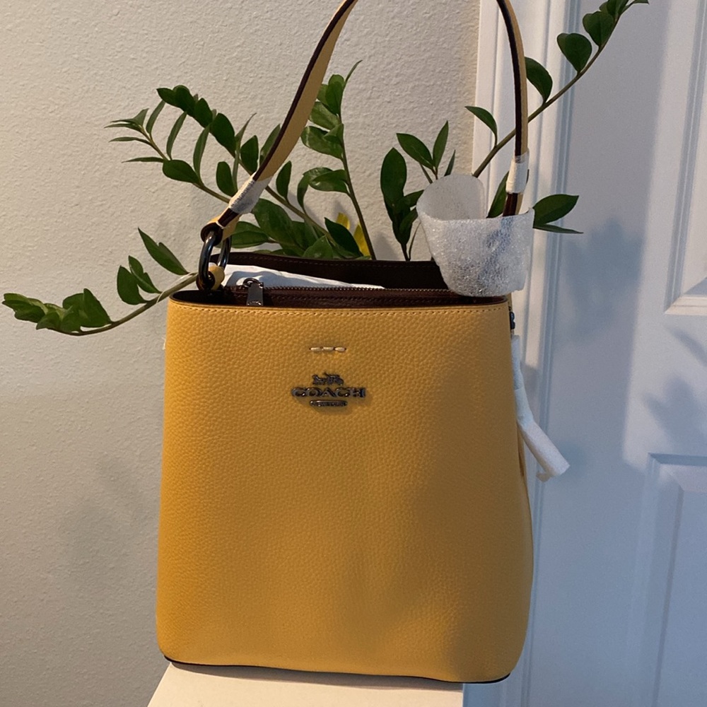 New Coach Bucket Handbag 🌺
